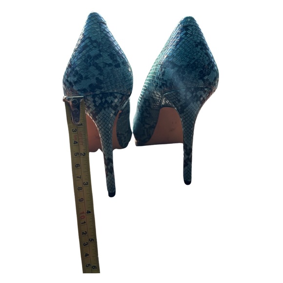 BCBGENERATION SNAKESKIN PUMPS - Picture 4 of 5